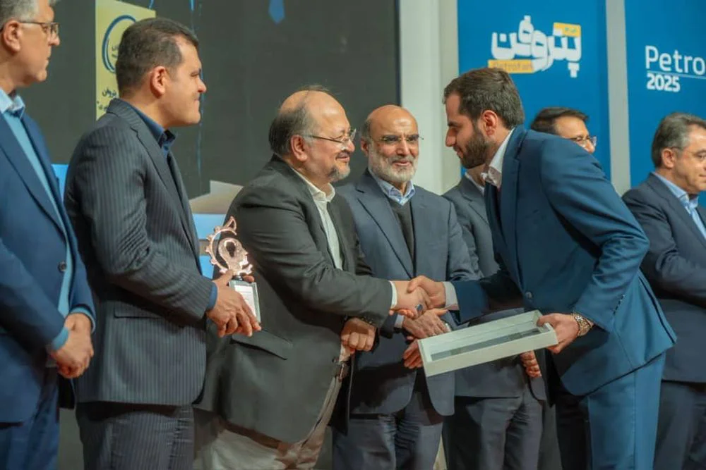 آریاساسول تندیس برنز شرکت برتر در نوآوری صنعت پتروشیمی را دریافت کرد